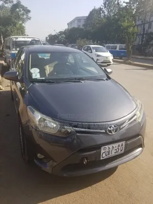 Photo - Toyota Yaris 2015 Gray