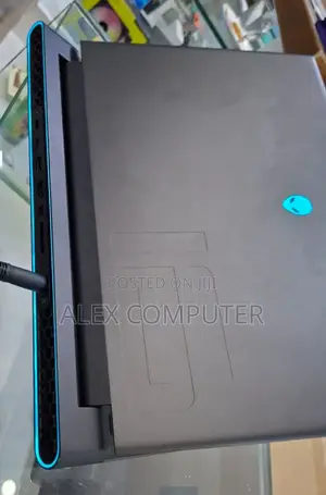 New Laptop Alienware M17x R2 16GB Intel Core I9 SSD 1T