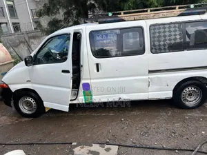 Toyota HiAce 2004 White