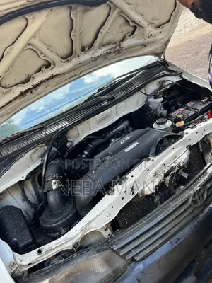 Toyota HiAce 2004 White