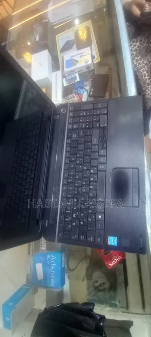 Laptop Toshiba Satellite C850 4GB Intel Core I3 HDD 500GB