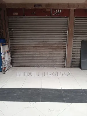 ሁለት 7.5sqm ሱቆች እና የአክሲዮን ትርፍ ተከፋይ የሁኑ በ 3,00,000 ብር ብቻ።