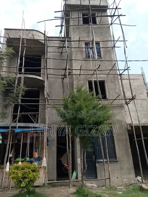 5bdrm House in Akaky Kaliti for sale