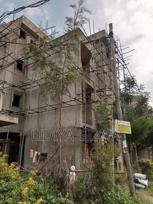 5bdrm House in Akaky Kaliti for sale