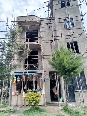 5bdrm House in Akaky Kaliti for sale