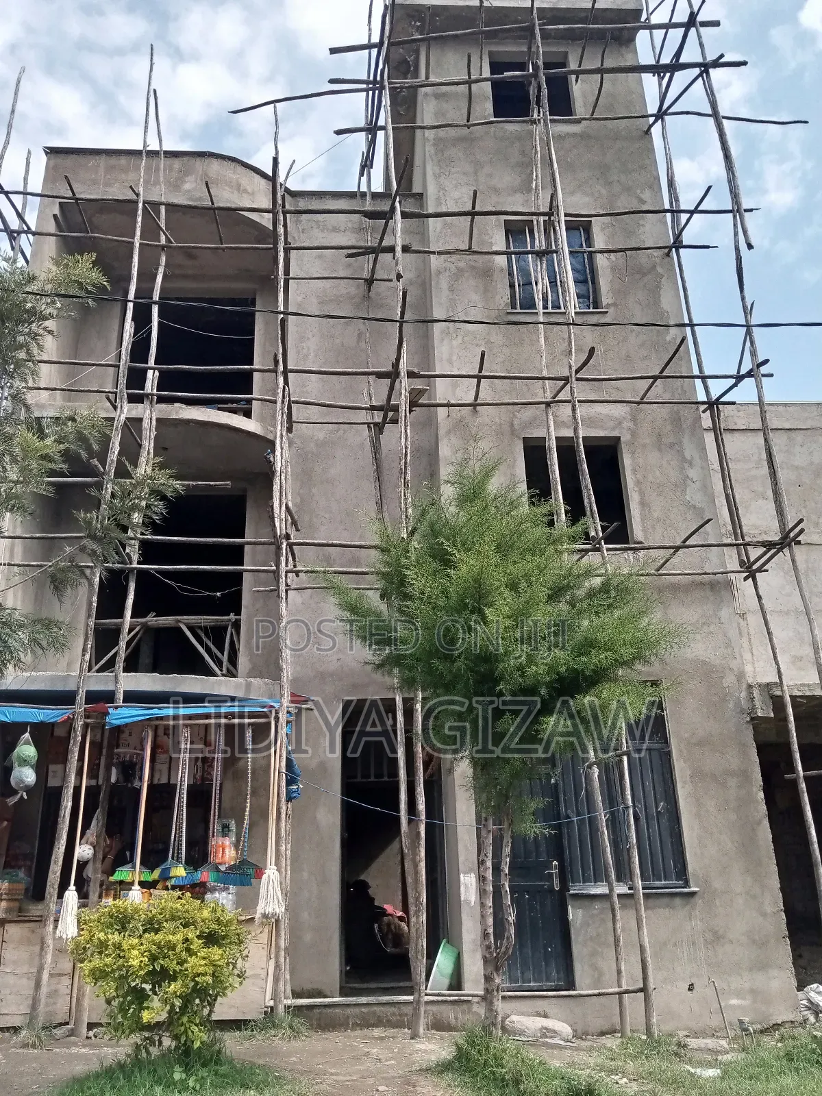 5bdrm House in Akaky Kaliti for sale