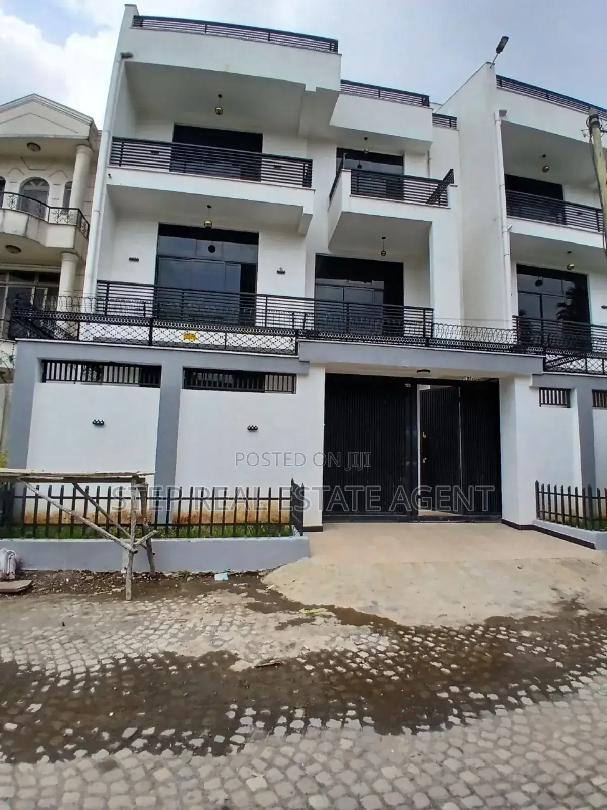 8bdrm House in Bole for rent