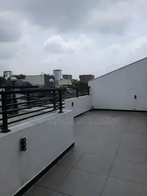 8bdrm House in Bole for rent