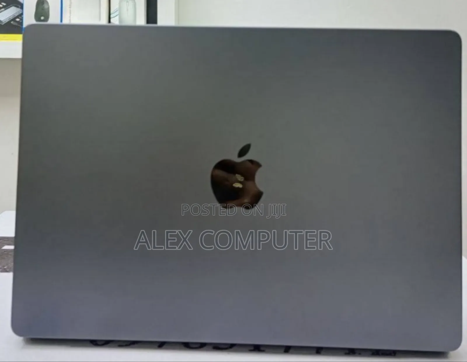 New Laptop Apple MacBook Pro 2024 M4 14-Inch 16GB Apple M4 SSD 1T