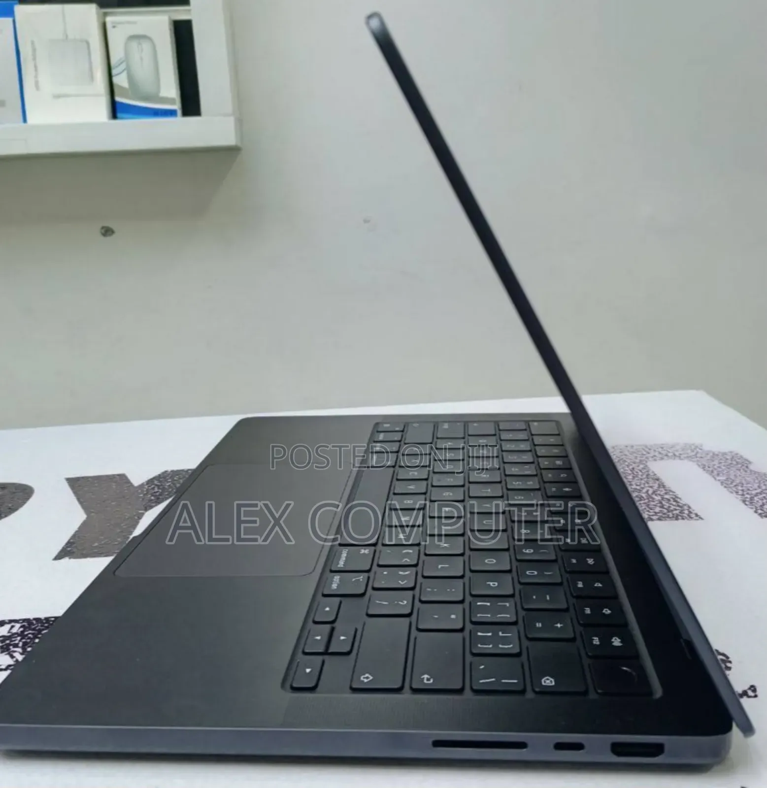 New Laptop Apple MacBook Pro 2024 M4 14-Inch 16GB Apple M4 SSD 1T