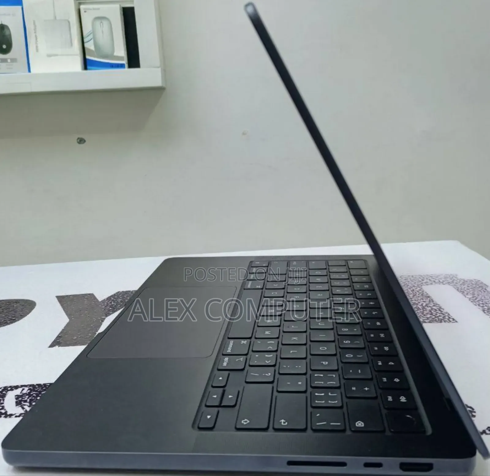 New Laptop Apple MacBook Pro 2024 M4 14-Inch 16GB Apple M4 SSD 1T