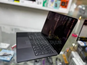 New Laptop Apple MacBook Pro 16GB Apple M4 SSD 512GB