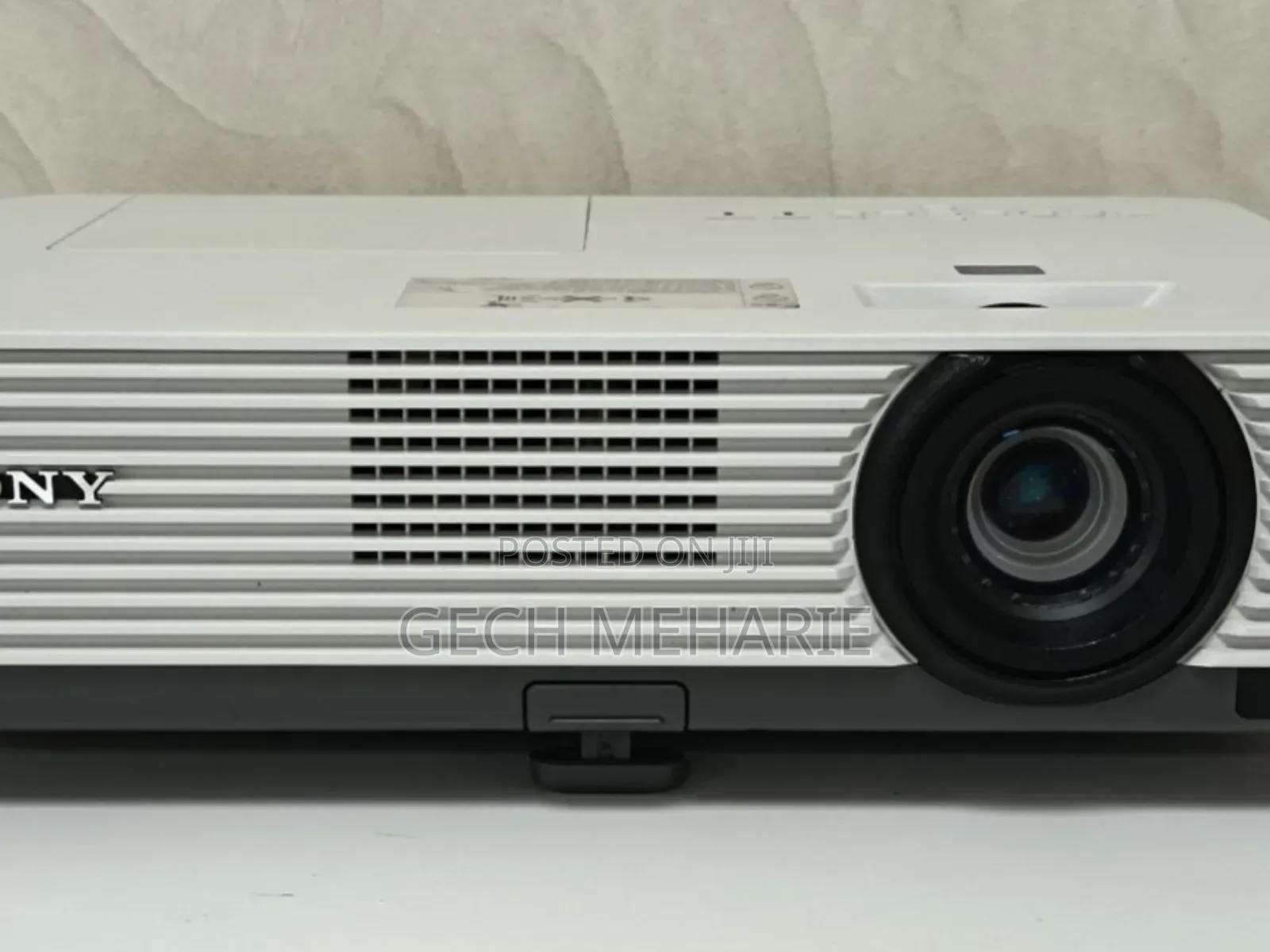 Sony VPL-Dx221 Projector 
2 Pieces Available 
Resolution :1024 X 7