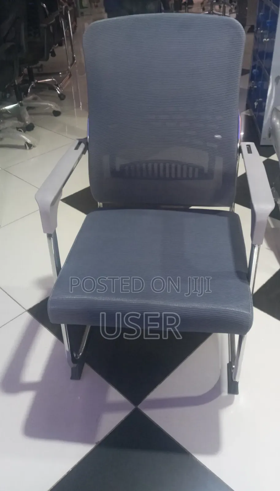 Gust Chair (Silver Couler)