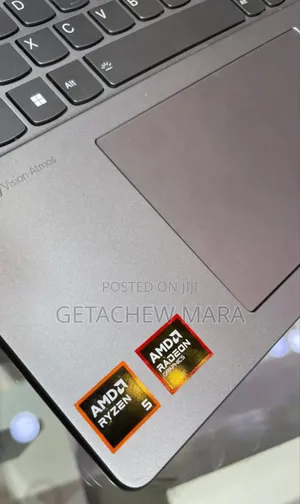 Photo - New Laptop Lenovo ThinkPad Yoga 8GB AMD Ryzen 5 SSD 512GB