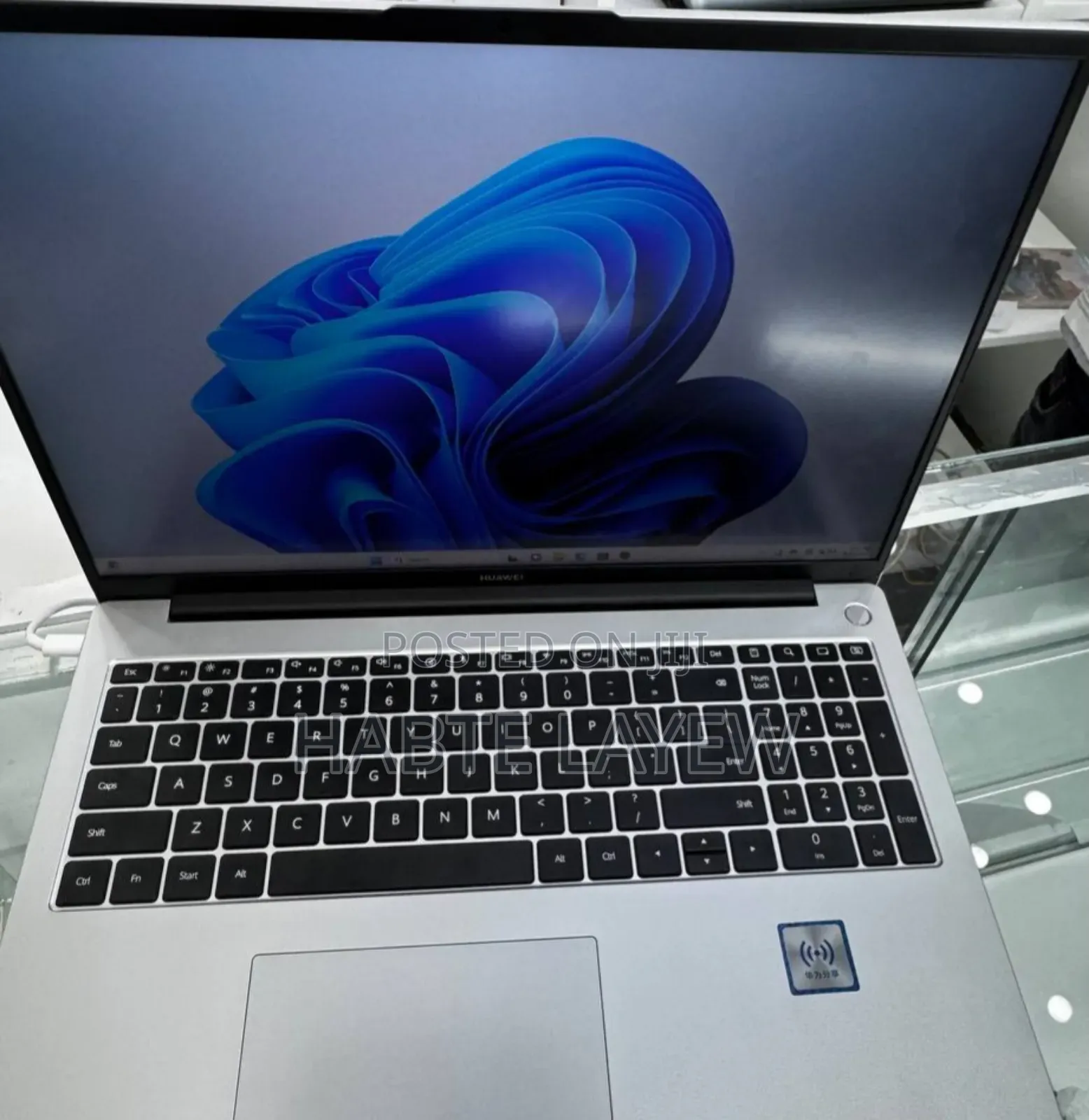 New Laptop Huawei MateBook 13 WRT-W19E 16GB Intel Core I7 SSD 512GB