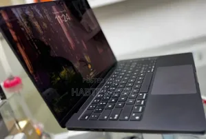 New Laptop Apple MacBook Pro 2024 M4 14-Inch 16GB Apple M4 SSD 1T