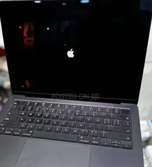 New Laptop Apple MacBook Pro 2024 M4 14-Inch 16GB Apple M4 SSD 1T