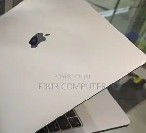 Photo - New Laptop Apple MacBook Pro M1 8GB Apple M1 Pro SSD 256GB