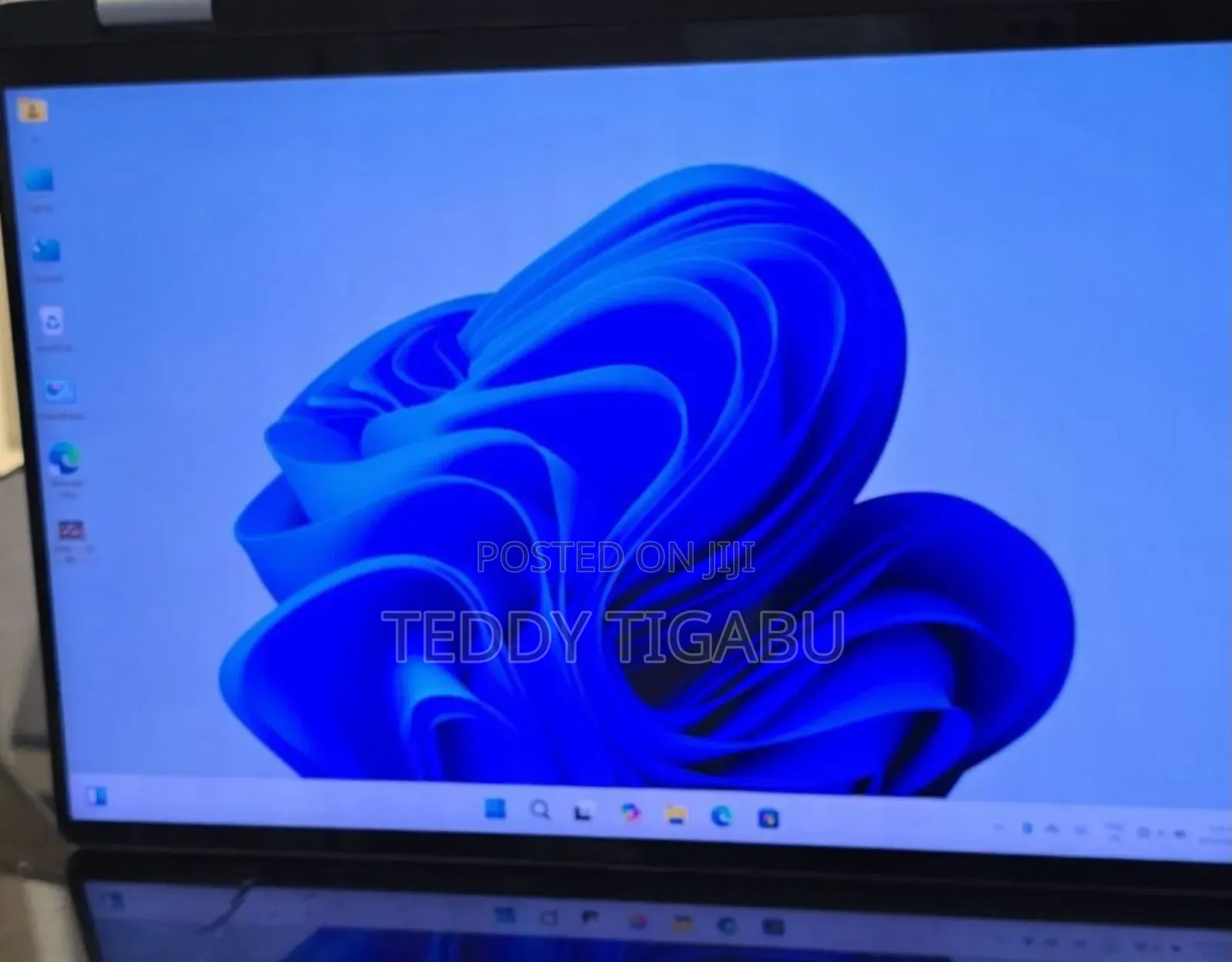 New Laptop Dell Inspiron 16 5620 16GB Intel Core Ultra 7 SSD 512GB