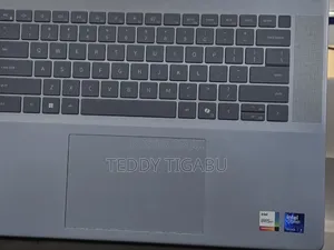 New Laptop Dell Inspiron 16 5620 16GB Intel Core Ultra 7 SSD 512GB