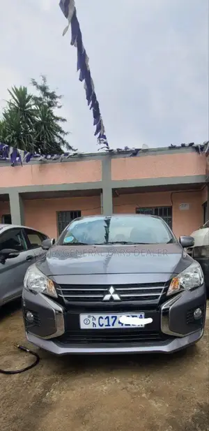 Mitsubishi Attrage 2022 Silver