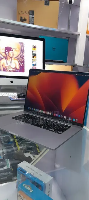 New Laptop Apple MacBook Pro 2019 16GB Intel Core I7 SSD 512GB