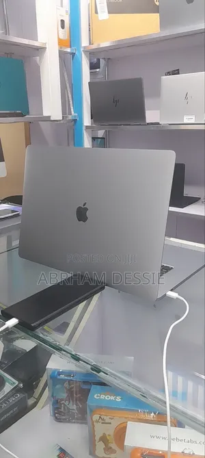 New Laptop Apple MacBook Pro 2019 16GB Intel Core I7 SSD 512GB