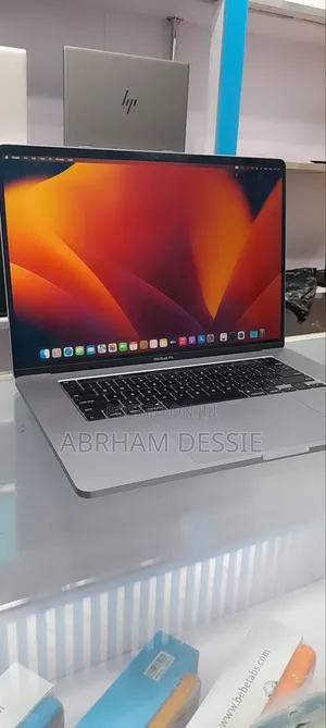 New Laptop Apple MacBook Pro 2019 16GB Intel Core I7 SSD 512GB
