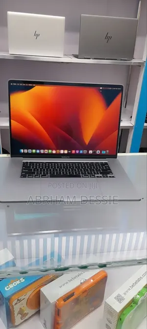 New Laptop Apple MacBook Pro 2019 16GB Intel Core I7 SSD 512GB