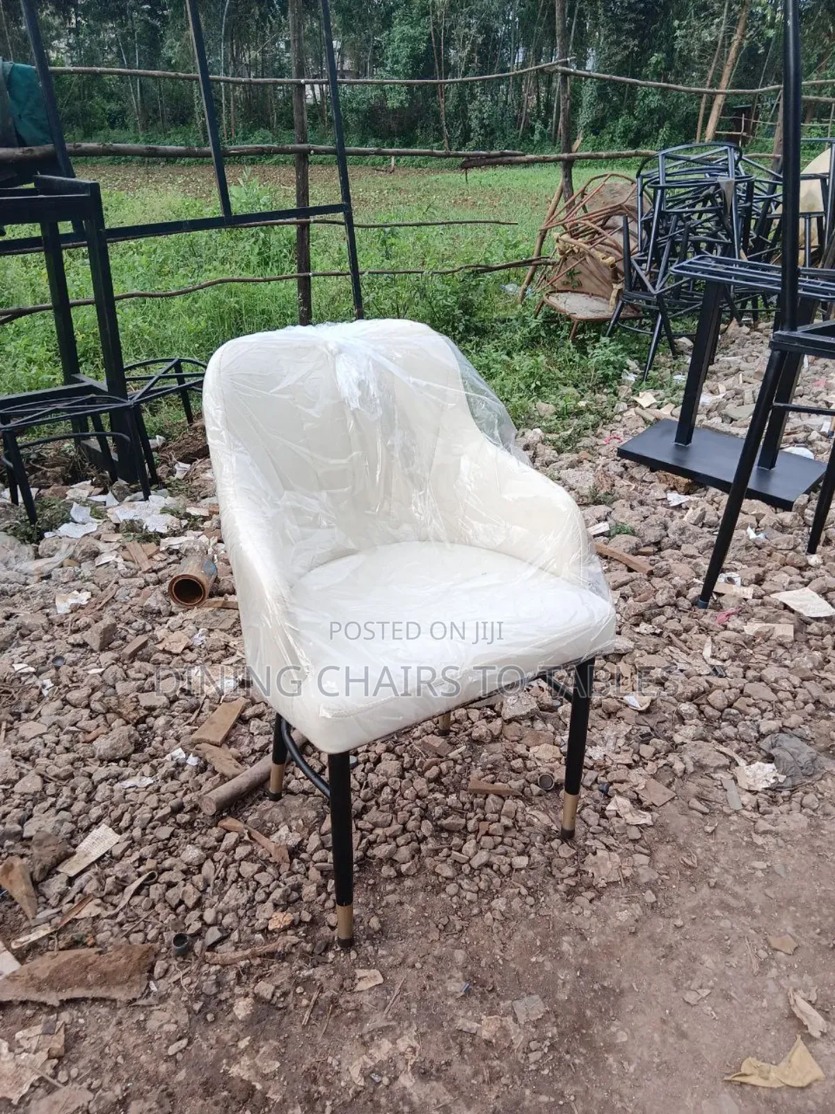 ወምበርና ጠረጼዛ አዘጋጅተናል 
 በተለያየ ከለር በሌዘር በጨርቅ
 ቤትዎን ፏፏፏ