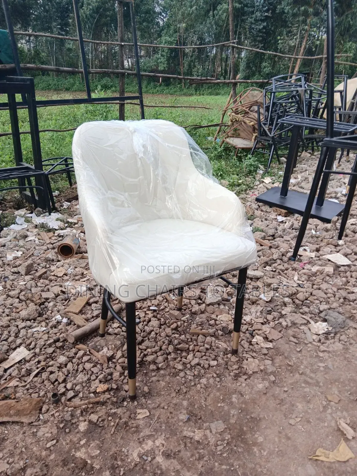 ወምበርና ጠረጼዛ አዘጋጅተናል 
 በተለያየ ከለር በሌዘር በጨርቅ
 ቤትዎን ፏፏፏ