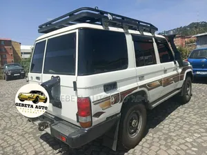 Photo - Toyota Land Cruiser 2019 White