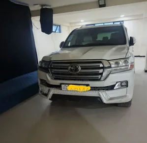 Photo - Toyota Land Cruiser 4.5 V8 VXR 2009 White