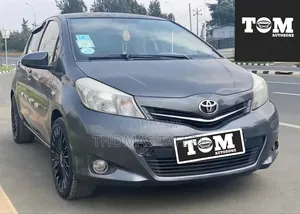 Photo - Toyota Yaris 2012 Black