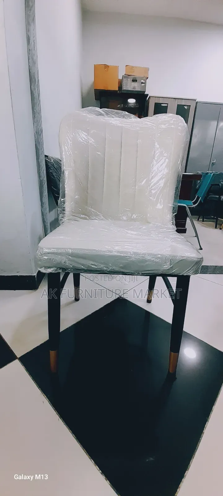 የካፌ እና ሬስቱራንት ወንበር