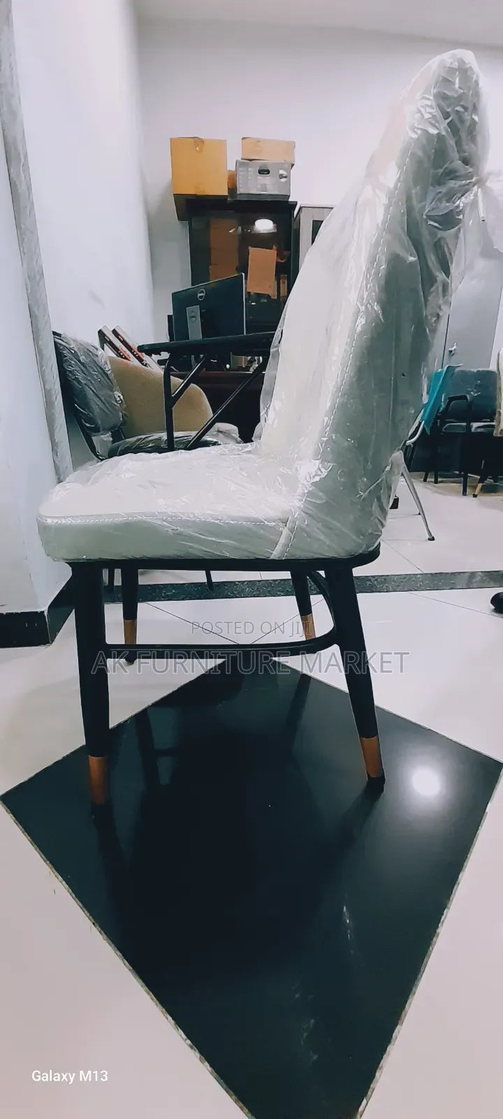 የካፌ እና ሬስቱራንት ወንበር