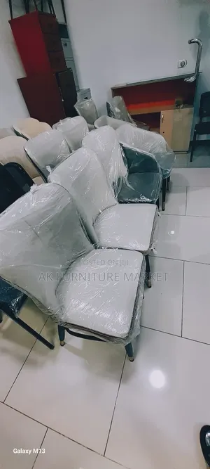 የካፌ እና ሬስቱራንት ወንበር