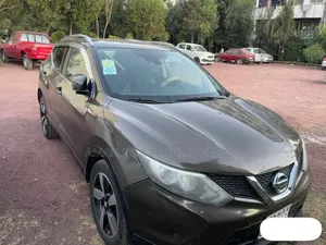 Photo - Nissan Qashqai 2016 Gray