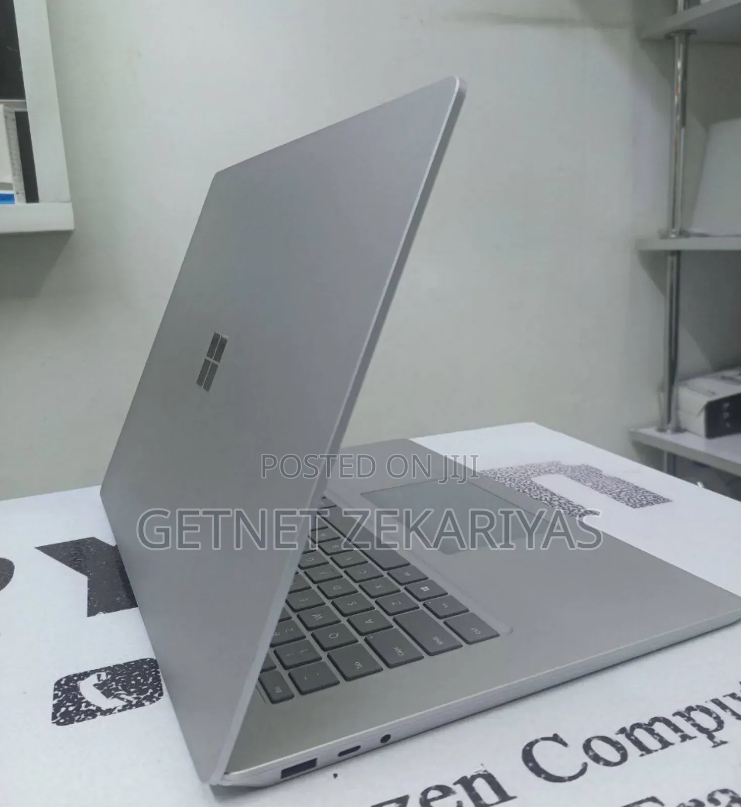 New Laptop Microsoft Surface Laptop 4 8GB AMD Ryzen 7 SSD 256GB