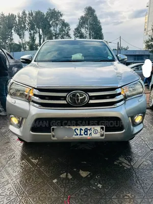 Photo - Toyota Hilux 2017 Silver
