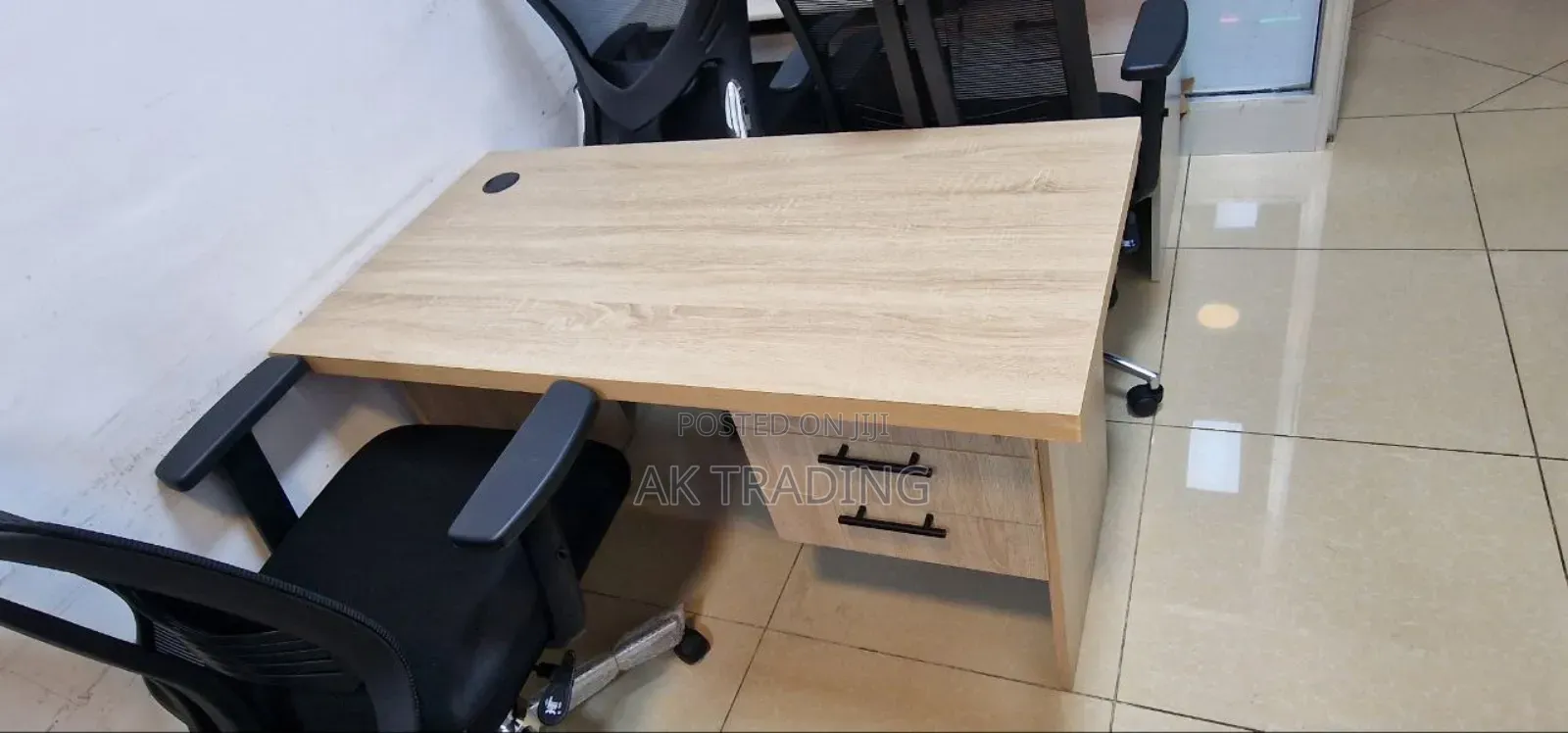 የሀገር ዉስጥ የቢሮ ጠረጴዛ