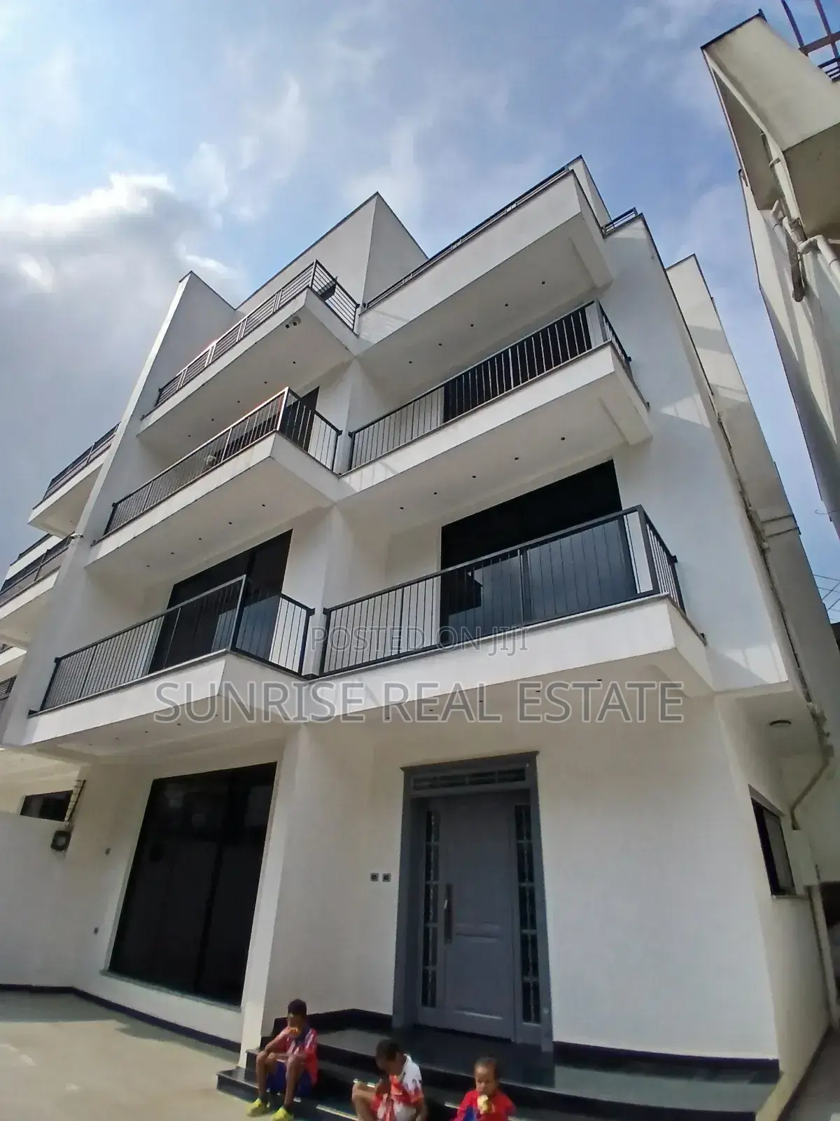 8bdrm House in Bole Bulbula for sale