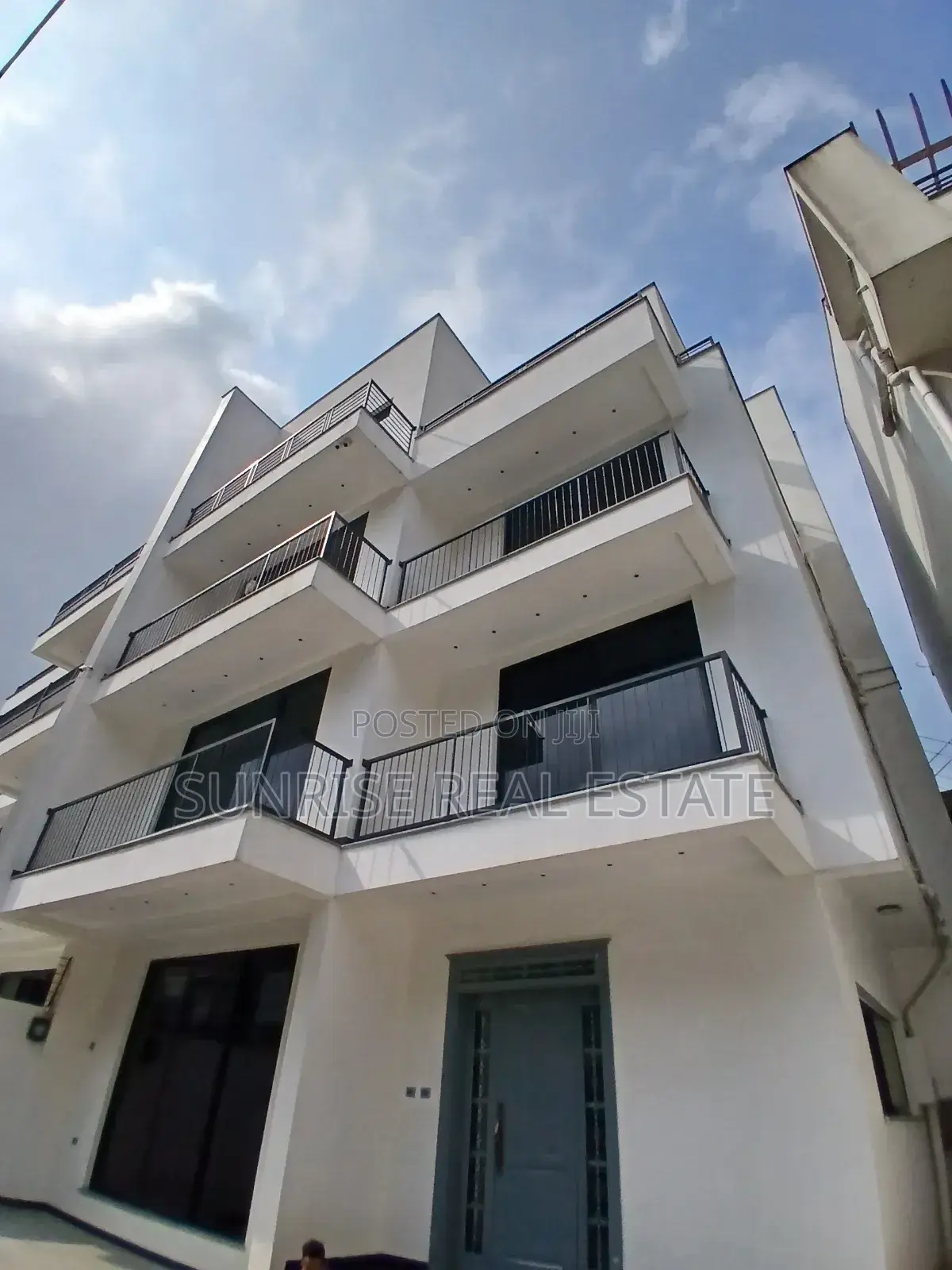 8bdrm House in Bole Bulbula for sale