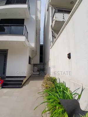 8bdrm House in Bole Bulbula for sale