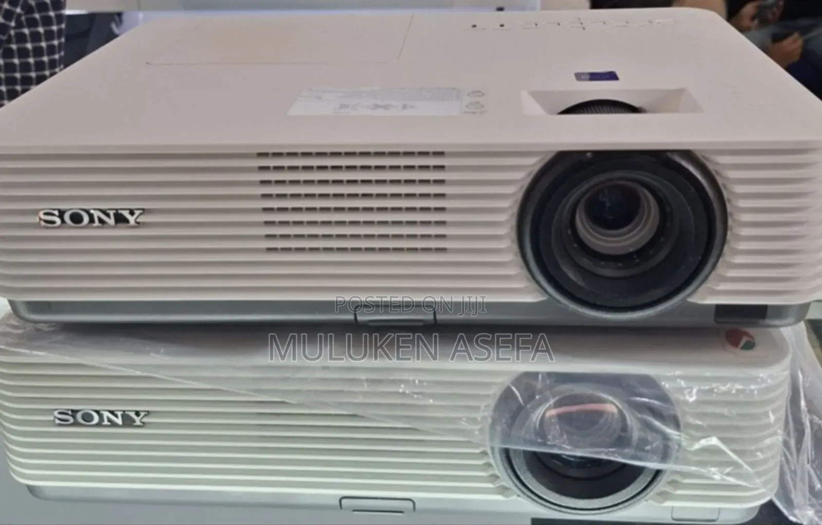 New Arrival 
Sony VPL-Dx221 Projector 
2