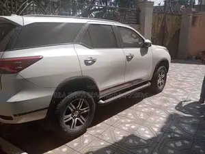 Toyota Fortuner 2022 Ivory