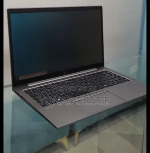 New Laptop HP ZBook Firefly G8 16GB Intel Core I7 SSD 512GB