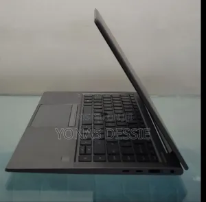 New Laptop HP ZBook Firefly G8 16GB Intel Core I7 SSD 512GB