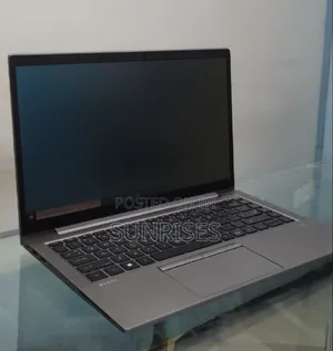 New Laptop HP ZBook Firefly G8 16GB Intel Core I7 SSD 512GB